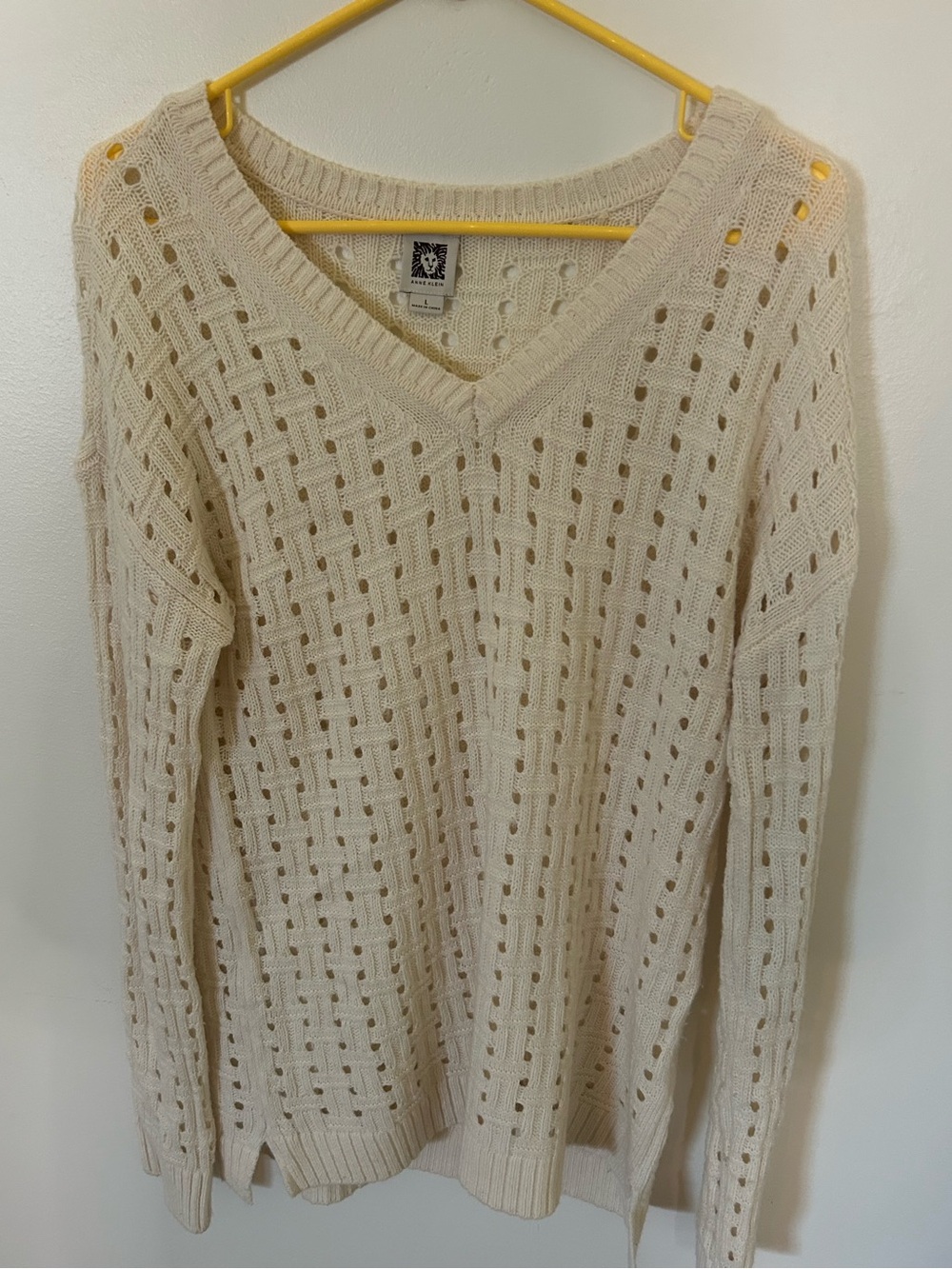 ANNE KLEIN ivory open knit V-neck sweater